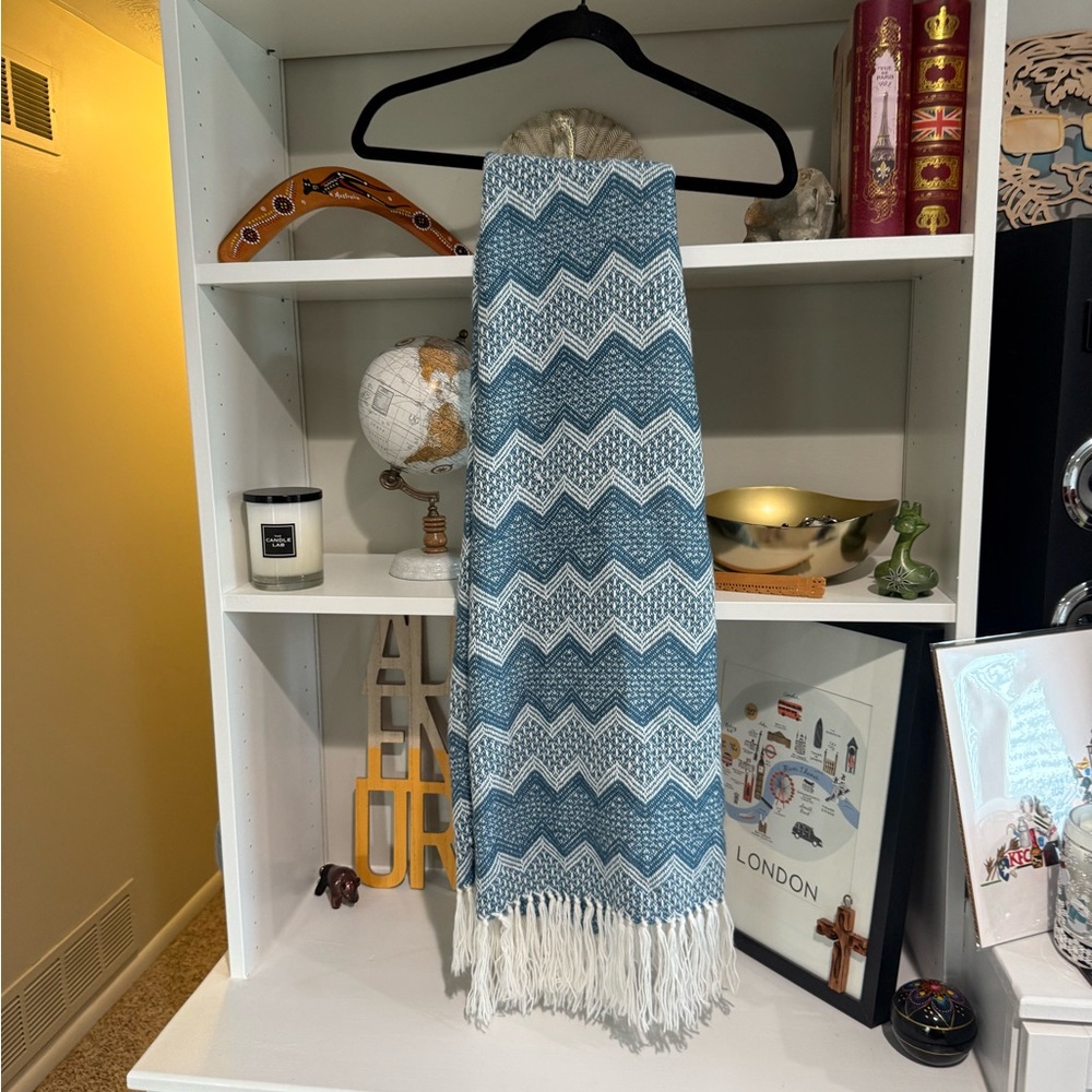 Chevron Knit Fringe Throw Blanket in Blue and White